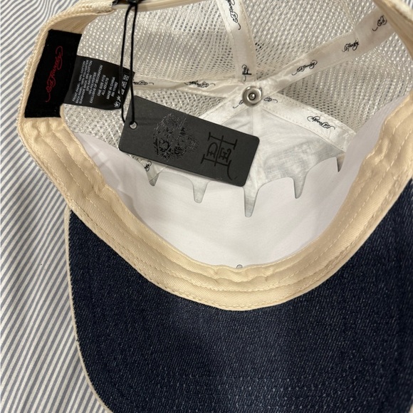 Ed Hardy Embroidered Battle
Skull - Khaki SnapBack Cap - Picture 10 of 16